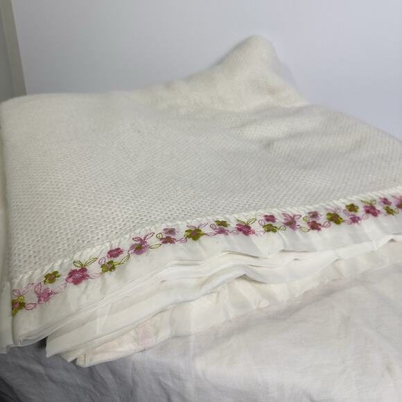 VTG White Waffle Weave Blanket Satin Edge Pink Floral Embroidered Trim 80” X 80” - Picture 3 of 7